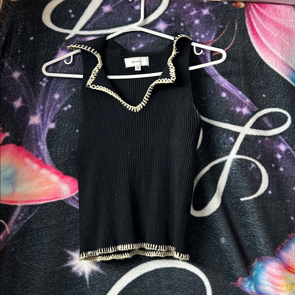 RIHOAS Black Top with White Accents